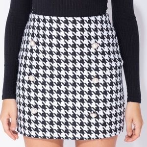🛍️(NWT)Houndstooth Skirt with classy Pearl Buttons